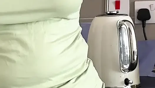 The Kettle Challenge... Gara-gara nggak tahan lagi, celanaku dientot habis-habisan sampai belenggu