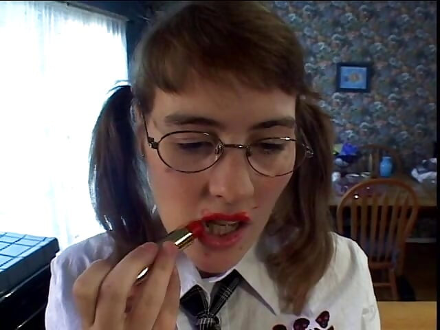 สาวสีผมบรูเน็ตสุดฮอตโดนน้ําแตกใส่แว่นหลังโดนเย็ดตูด