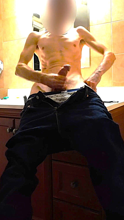Con cu to đầu nấm cứng giật và lấy cumshot rên rỉ gay solo video tự chế. Video khiêu dâm đồng tính tự quay tại nhà.