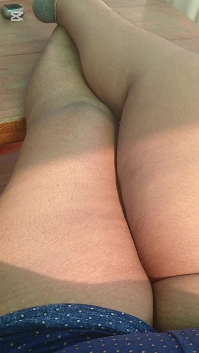 厚大腿黑人女郎