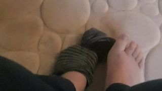 Fetiche de pies - quitándome los calcetines