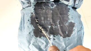 Pissing Pee and Urine on grey satin saree of chachi (66)