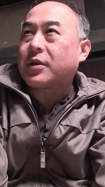 Ušla je u njegovu kuću dok je pio, pa mu je morala sisati