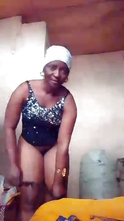 Fat Sugar Mama Is Horny She Masturbating