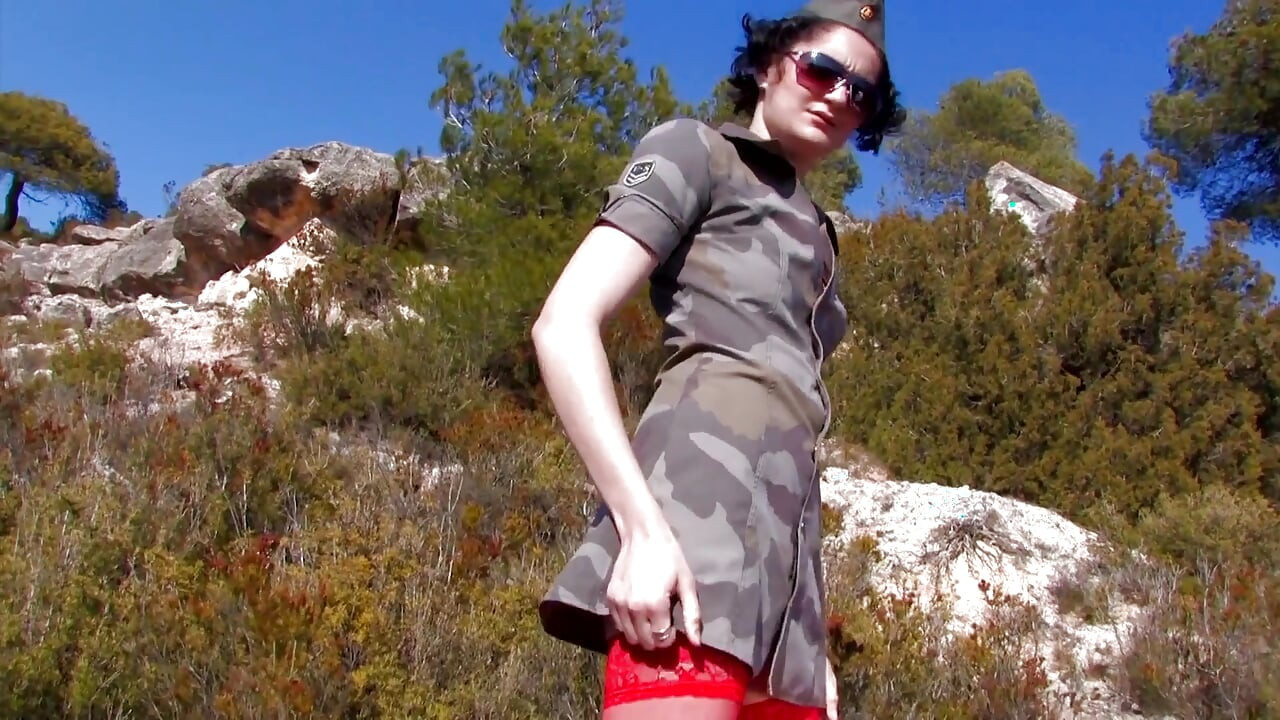 สาวกองทัพสุดฮอตโดนเย็ดตูดใหญ่เอาท์ดอร์