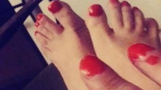 Sissy pieds ongles peints