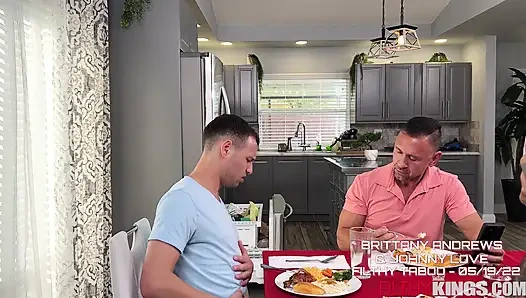 Brittany Andrews за кулисами - с мачехой