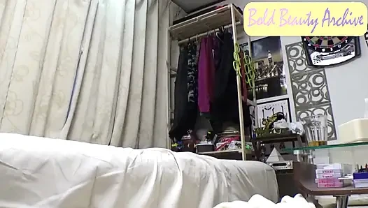 Schlanke reife ehefrau fegte sich in leidenschaft, während die zufällige begegnung verlangen entzündet