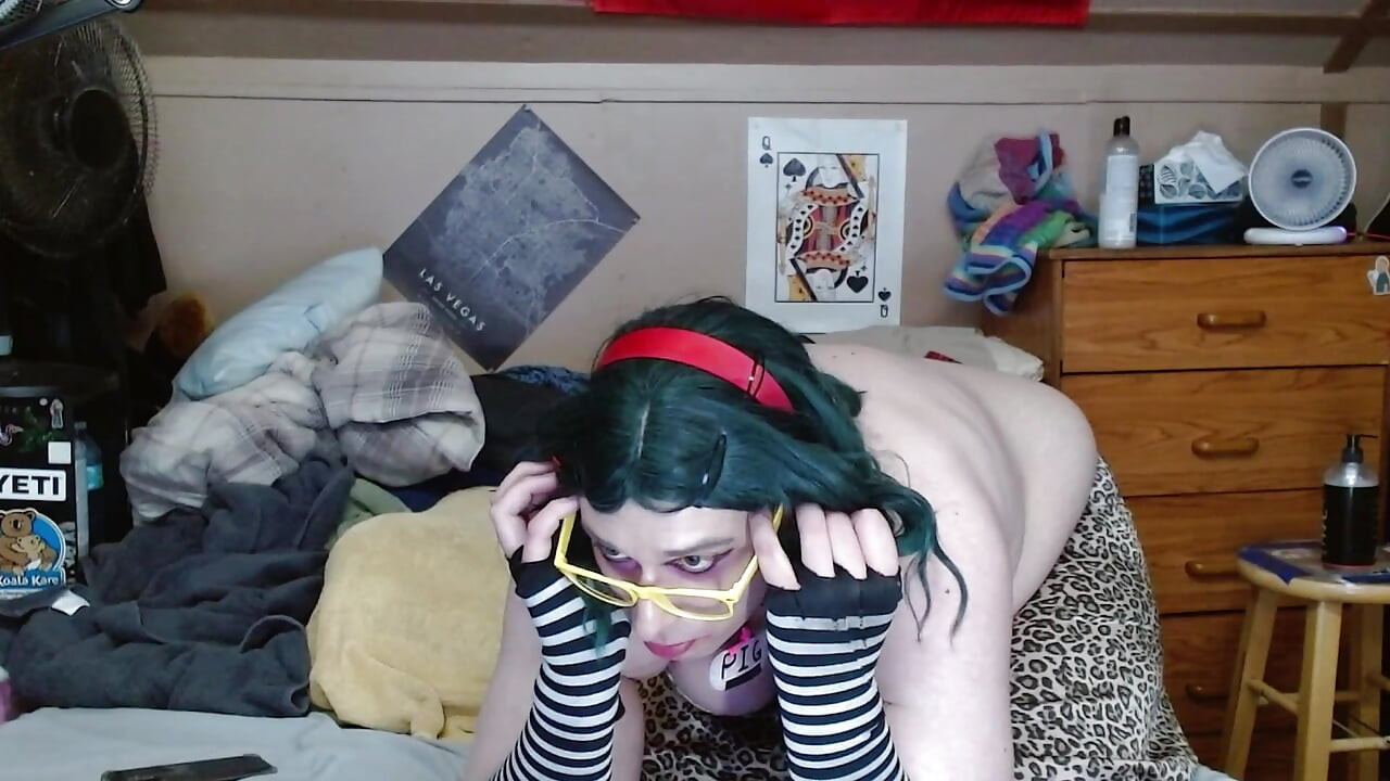 Fuck pig crossdresser shows off BBW body to daddy