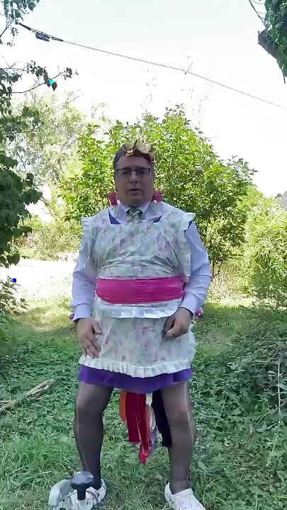 בבגדי גנן להשתין על עצמך