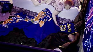 Napolju je svežije, mogu li da legnem sa tobom Veliki polubrate?