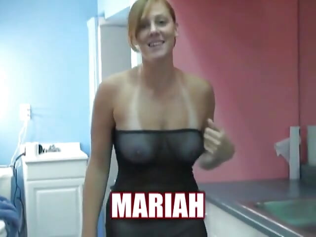 Ruiva Mariah brinca no chuveiro