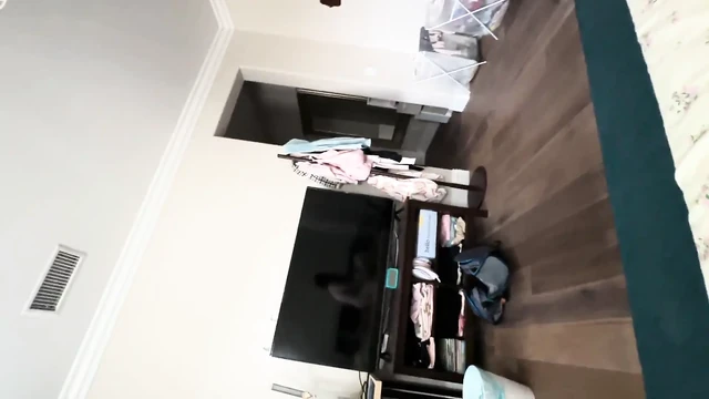 Can’t resist Chinese Milf’s hot ass so I cummed in her tight pussy