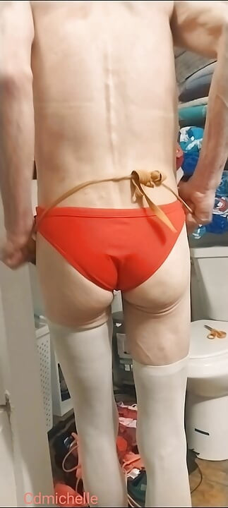 Cdmichelle试穿许多不同的泳衣