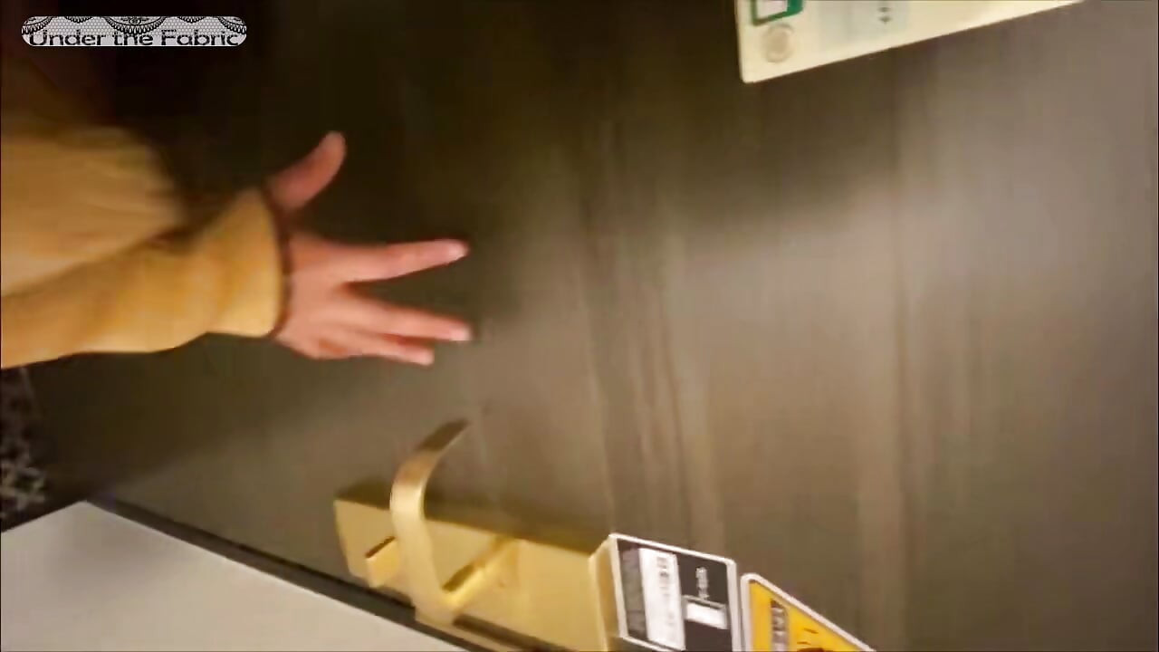揭面黑髮美女的第二輪，大膽騎乘和深層內射峰驚心動魄