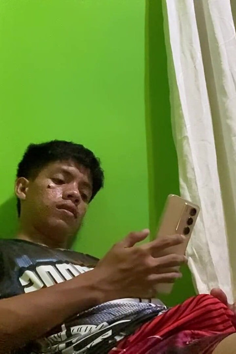 Filipino Twink Sypialnia szarpnij się z wytryski