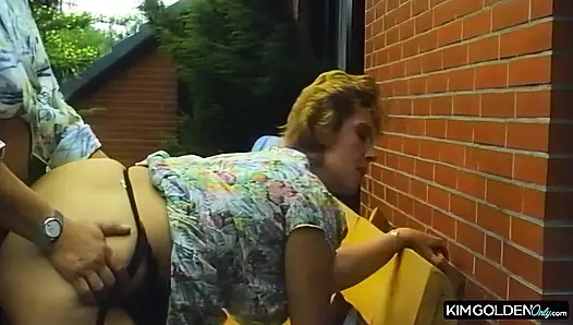 Leidenschaftlicher Outdoor-Fick mit geiler Frau