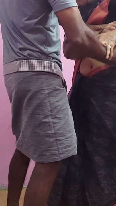 Một dì tamil xinh đẹp tìm thấy bao cao su bị vứt bỏ của tôi và làm tình nóng bỏng với tôi | Đoạn video ngắn 1