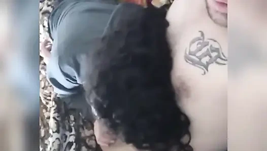 Cewek ini nyepong kontolku sebelum pantatku dientot habis-habisan - seks anal