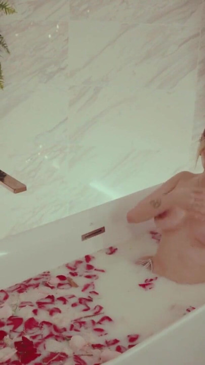 EXCLUSIVE APHRODITE BATH - VLOG | Clip 1
