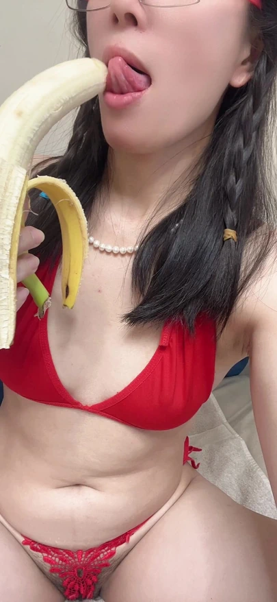 Hana suck banana sexy