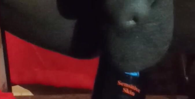 Péro hluboko do plechu