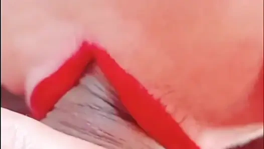 Sabrina deliği ağzına alıyor ve tüm dölleri yutuyor