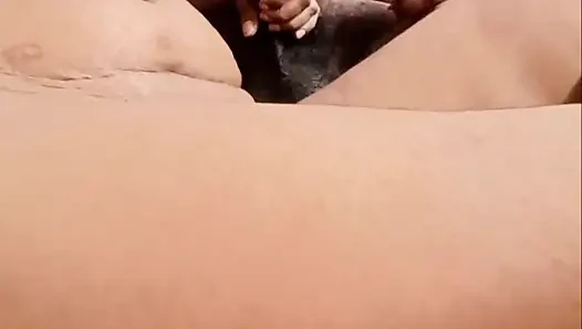Hintli kızla sikişiyor