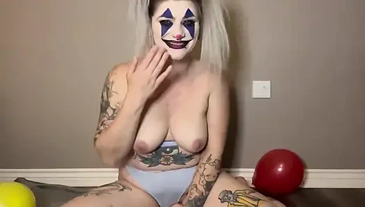 Ditzy clowns-mädchen bekommt Sperma von Ballons und strips