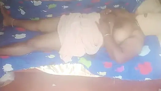 Kadındaki adam masaj performansı