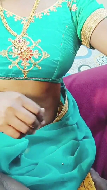 Indian beautiful bhabi with brother-in-law, part-1, telugu firty talks, vadina maridi dengulata | Klip 1