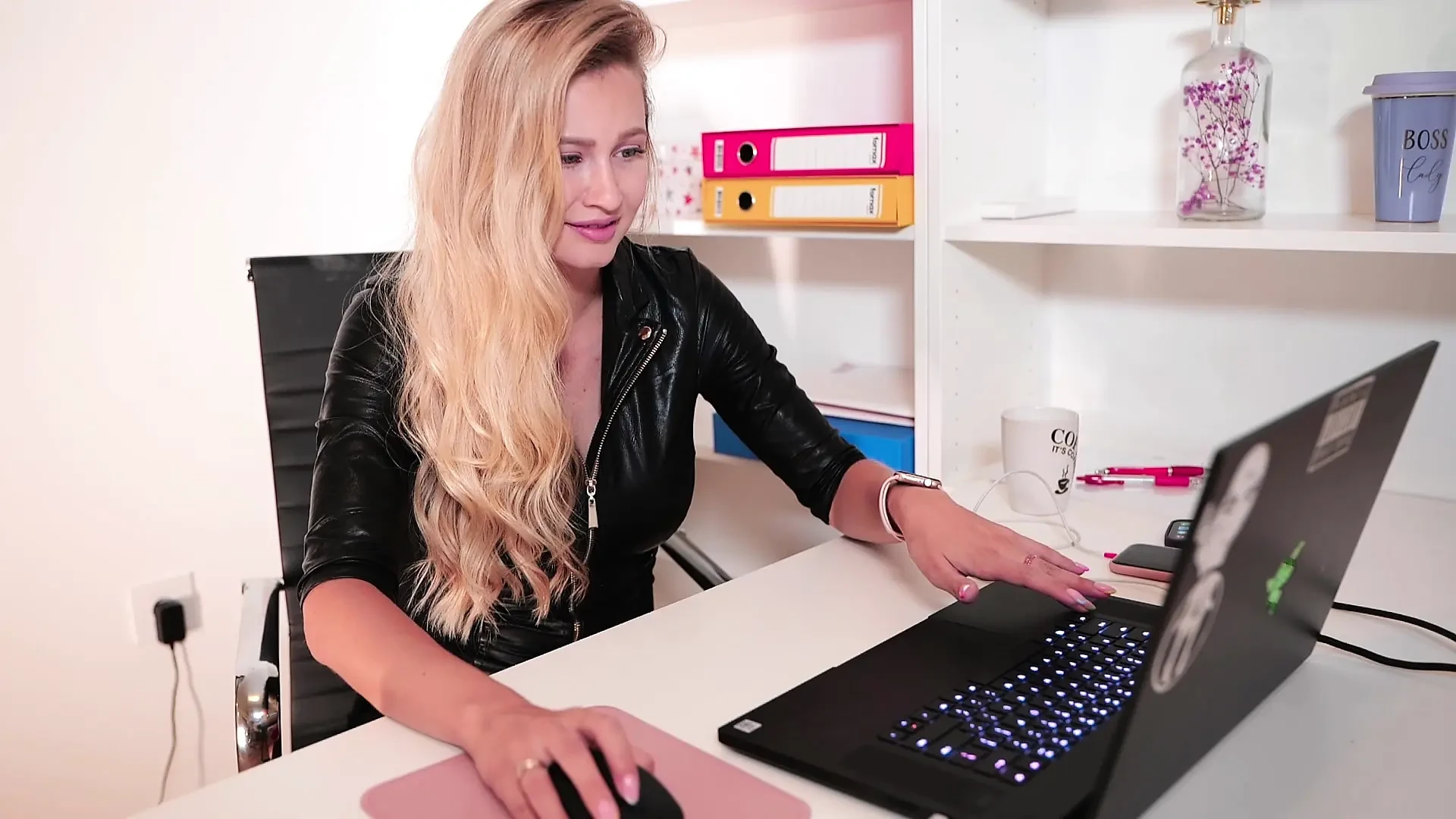 I Always Wanted to Know what My Secretary Does During Lunch: Blonde ...