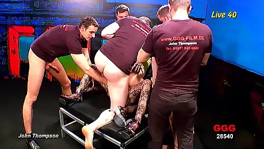 Ggg John Thompson - Elisa Und Viktoria Wild Live-gangbang-orgie