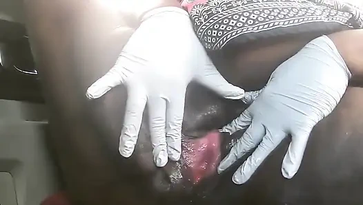 Мастурбирую дилдо в моей машине