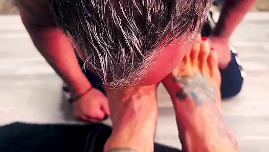 Kandy Gets Her Big Feet Worshipped and Sucked by the Godfather