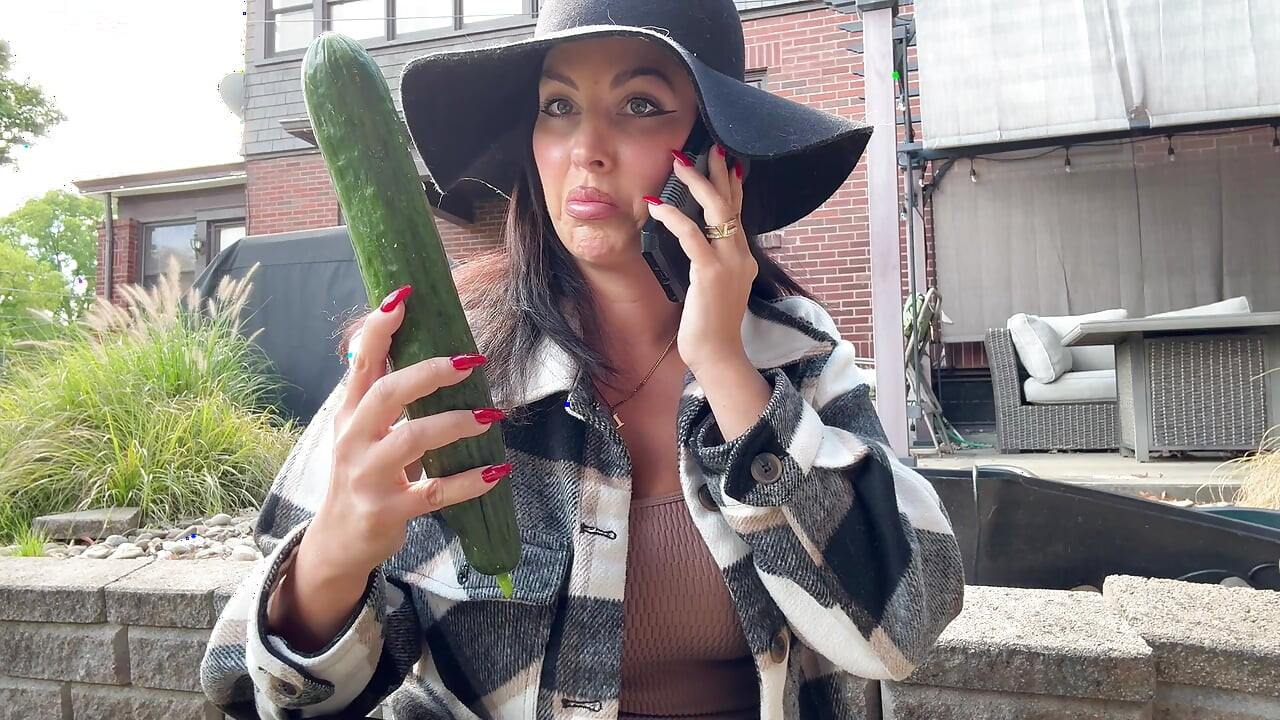 Desperate Housewife Triple Penetrates with 3 12in Cucumbers