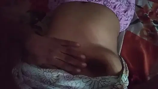 Güzel ev yapımı solo video doğal gerçek his özel tarz yumuşak ruh hali tam vücut özgüven bağımsız solo