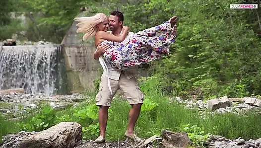 Ngentot di hutan alam hijau bikin memekku basah ku