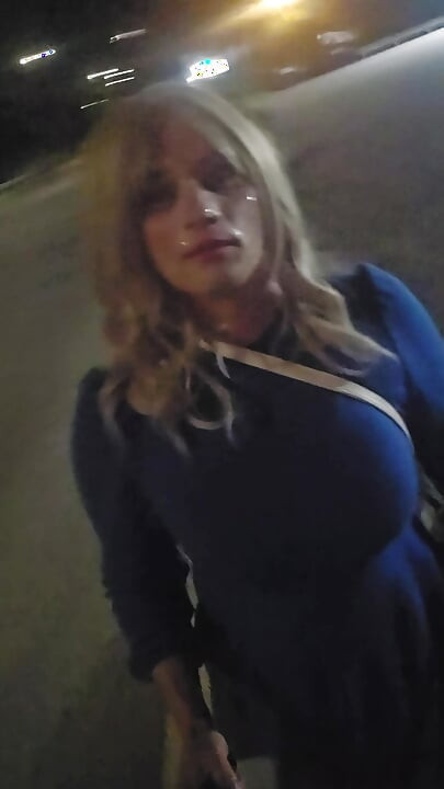 น้องสาวต้องเดินกลับบ้านด้วยน้ําแตกเยอะมากใส่หน้า, Cumwalk อับอาย