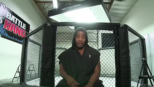 Pelacur pirang mengikat kakinya untuk dong besar