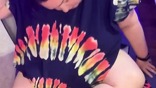 Cewek semok ini lagi asik mengintip yoga