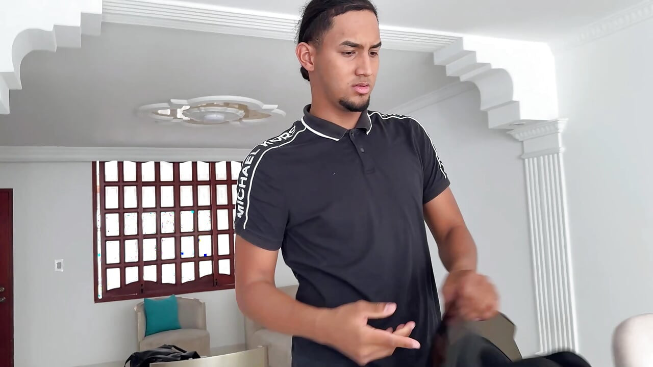 My friend's cuckold gets distracted and his wife's whore gives me a delicious blowjob in secret.