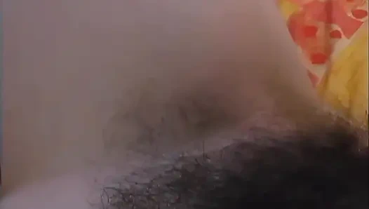Nettes Zierliches, Naives Behaartes Mädchen, Schüchtern, Solo