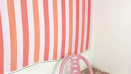 Güzel beyaz kız arkadaş gırtlağını emiyor