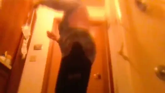 Slow Dace ilk randevumla kıyafetlerini çıkarıyor