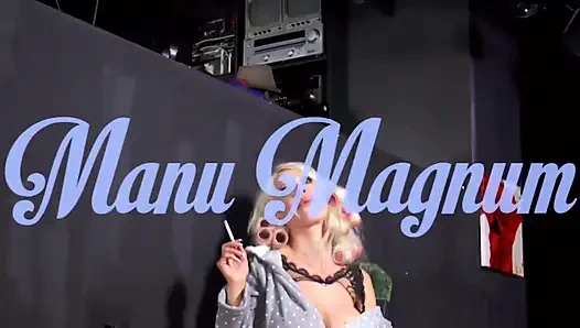 Güzel büyük memeli sarışın büyük siyah yarak üzerinde... ağzına boşalma