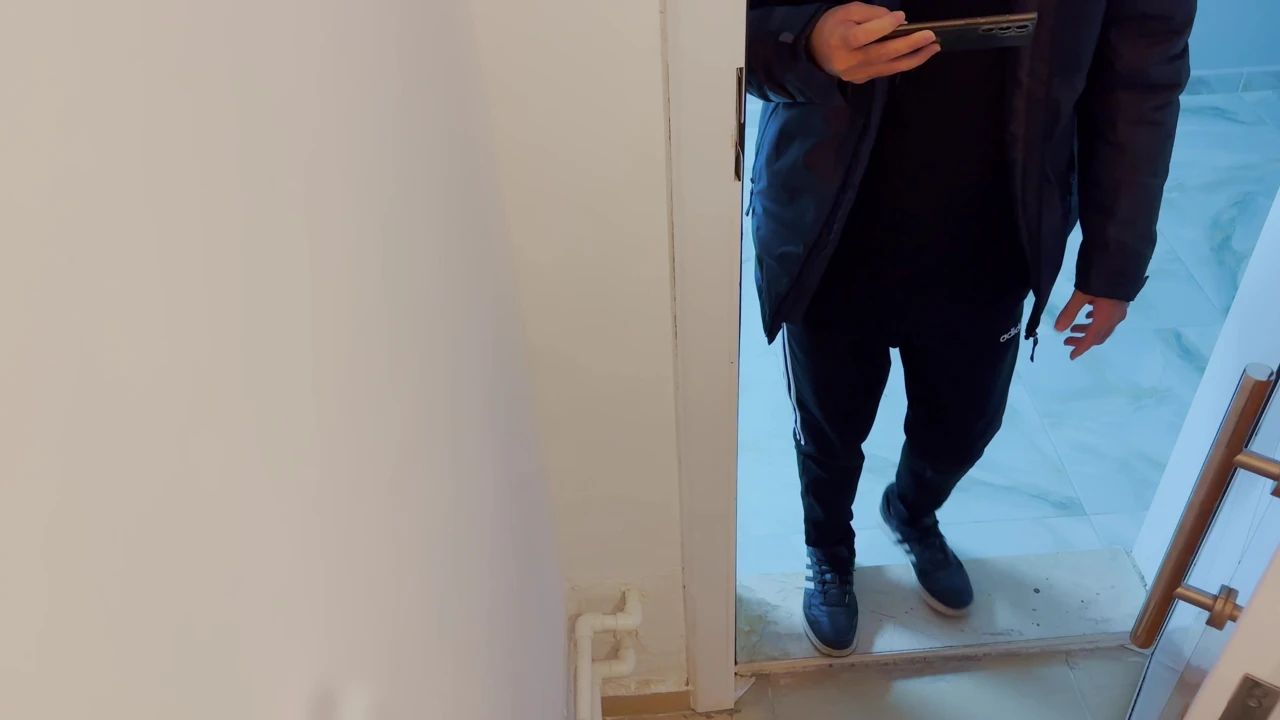 Delivery Guy Gets Best Tip of His Life From a hot MILF
