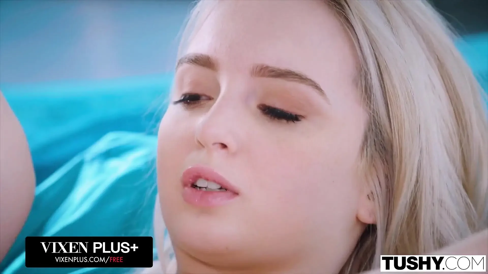 Tushy 她终于有理由在工作中被张开