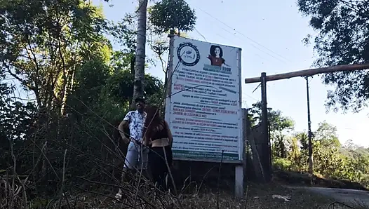 App-fahrerin Hat Außenwagen Mit Beifahrer Gestoppt!