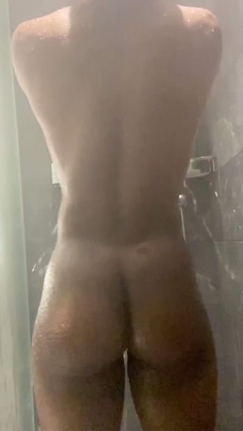 Sexy dicker arsch in der dusche